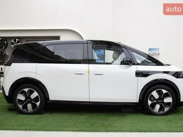 Белый Zeekr Mix, объемом двигателя 0 л и пробегом 1 тыс. км за 45777 $, фото 2 на Automoto.ua