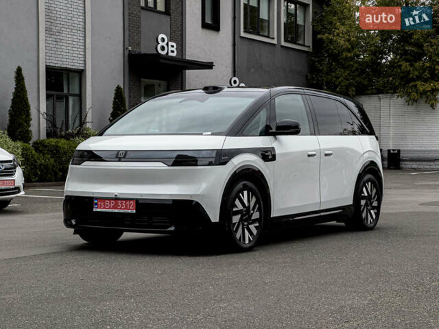 Білий Zeekr Mix, об'ємом двигуна 0 л та пробігом 1 тис. км за 46850 $, фото 3 на Automoto.ua