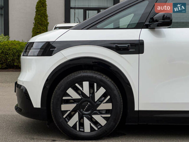 Білий Zeekr Mix, об'ємом двигуна 0 л та пробігом 4 тис. км за 46850 $, фото 6 на Automoto.ua