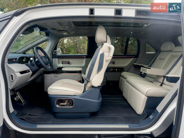 Білий Zeekr Mix, об'ємом двигуна 0 л та пробігом 4 тис. км за 46850 $, фото 20 на Automoto.ua