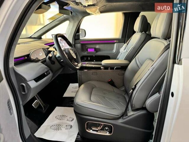 Белый Zeekr Mix, объемом двигателя 0 л и пробегом 1 тыс. км за 49899 $, фото 11 на Automoto.ua