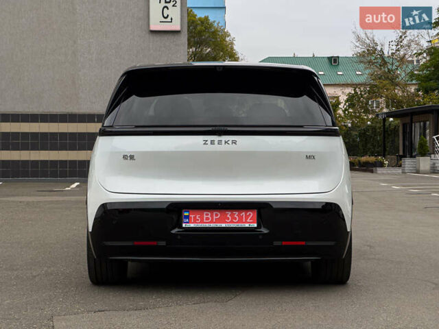 Білий Zeekr Mix, об'ємом двигуна 0 л та пробігом 4 тис. км за 46850 $, фото 11 на Automoto.ua