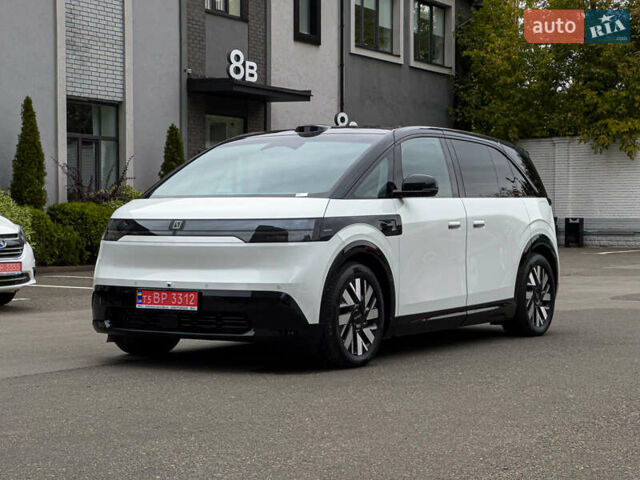 Білий Zeekr Mix, об'ємом двигуна 0 л та пробігом 4 тис. км за 46850 $, фото 1 на Automoto.ua