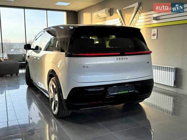 Белый Zeekr Mix, объемом двигателя 0 л и пробегом 1 тыс. км за 49899 $, фото 4 на Automoto.ua