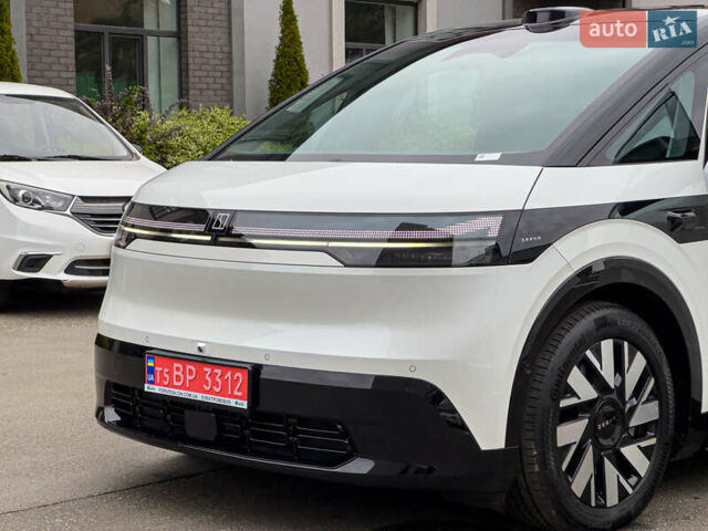 Білий Zeekr Mix, об'ємом двигуна 0 л та пробігом 4 тис. км за 46850 $, фото 4 на Automoto.ua