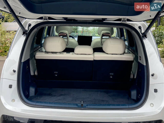 Білий Zeekr Mix, об'ємом двигуна 0 л та пробігом 4 тис. км за 46850 $, фото 37 на Automoto.ua