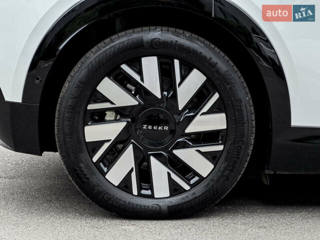 Білий Zeekr Mix, об'ємом двигуна 0 л та пробігом 1 тис. км за 46850 $, фото 8 на Automoto.ua