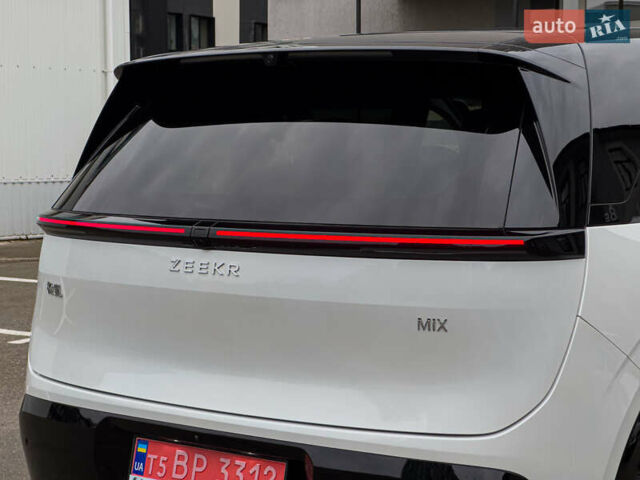 Білий Zeekr Mix, об'ємом двигуна 0 л та пробігом 4 тис. км за 46850 $, фото 9 на Automoto.ua