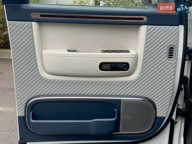 Білий Zeekr Mix, об'ємом двигуна 0 л та пробігом 4 тис. км за 46850 $, фото 15 на Automoto.ua