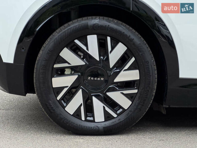 Білий Zeekr Mix, об'ємом двигуна 0 л та пробігом 4 тис. км за 46850 $, фото 7 на Automoto.ua