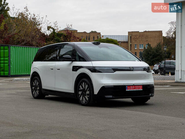 Білий Zeekr Mix, об'ємом двигуна 0 л та пробігом 4 тис. км за 46850 $, фото 2 на Automoto.ua