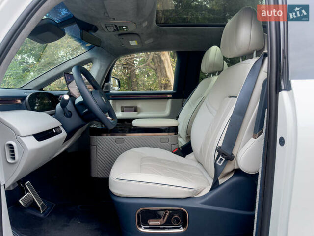 Білий Zeekr Mix, об'ємом двигуна 0 л та пробігом 4 тис. км за 46850 $, фото 19 на Automoto.ua