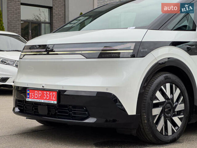 Білий Zeekr Mix, об'ємом двигуна 0 л та пробігом 4 тис. км за 46850 $, фото 3 на Automoto.ua