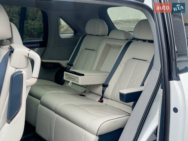 Білий Zeekr Mix, об'ємом двигуна 0 л та пробігом 4 тис. км за 46850 $, фото 21 на Automoto.ua