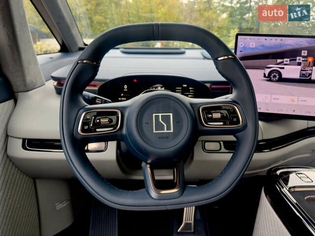 Білий Zeekr Mix, об'ємом двигуна 0 л та пробігом 4 тис. км за 46850 $, фото 24 на Automoto.ua