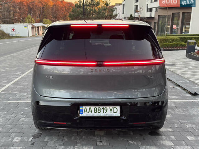 Сірий Zeekr Mix, об'ємом двигуна 0 л та пробігом 1 тис. км за 45999 $, фото 21 на Automoto.ua