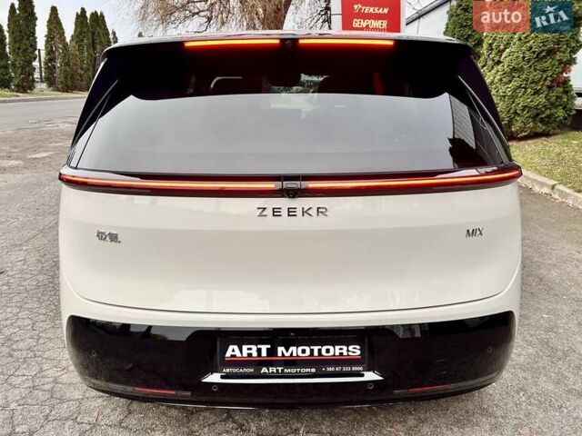 Сірий Zeekr Mix, об'ємом двигуна 0 л та пробігом 3 тис. км за 46500 $, фото 9 на Automoto.ua