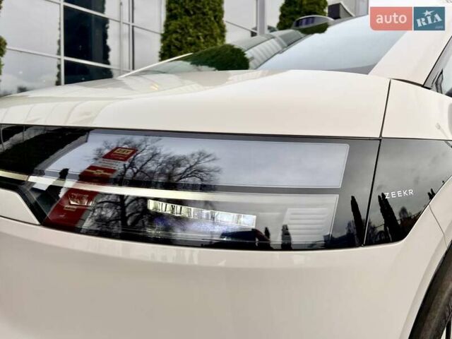 Сірий Zeekr Mix, об'ємом двигуна 0 л та пробігом 3 тис. км за 46500 $, фото 15 на Automoto.ua