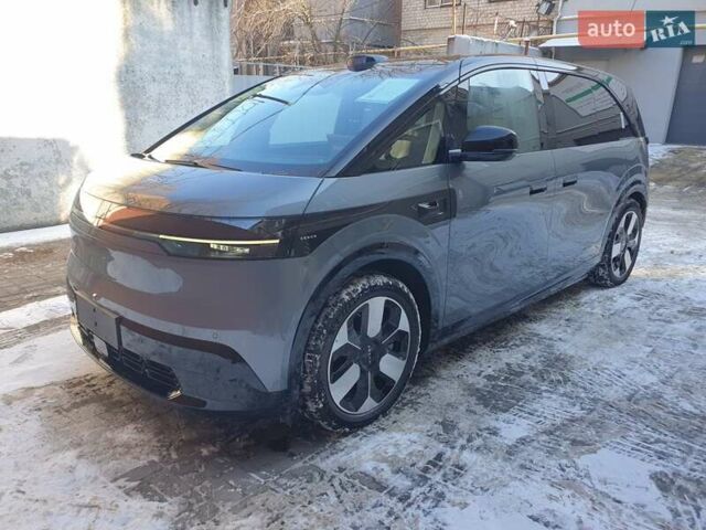 Серый Zeekr Mix, объемом двигателя 0 л и пробегом 1 тыс. км за 48900 $, фото 2 на Automoto.ua