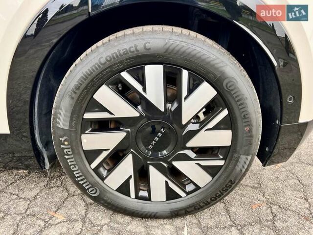 Сірий Zeekr Mix, об'ємом двигуна 0 л та пробігом 3 тис. км за 46500 $, фото 13 на Automoto.ua