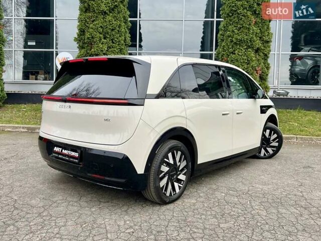 Сірий Zeekr Mix, об'ємом двигуна 0 л та пробігом 3 тис. км за 46500 $, фото 4 на Automoto.ua