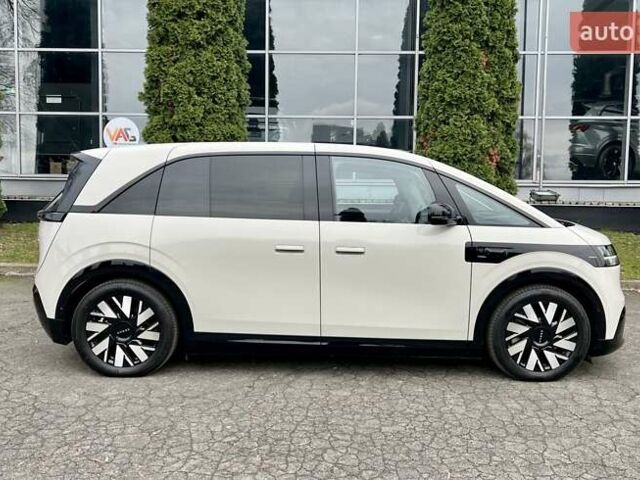 Сірий Zeekr Mix, об'ємом двигуна 0 л та пробігом 3 тис. км за 46500 $, фото 3 на Automoto.ua