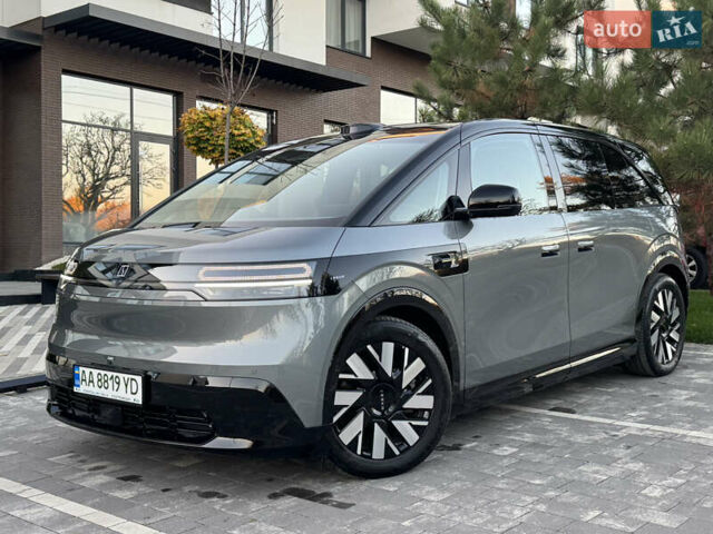 Сірий Zeekr Mix, об'ємом двигуна 0 л та пробігом 1 тис. км за 45999 $, фото 8 на Automoto.ua