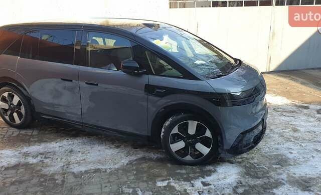 Серый Zeekr Mix, объемом двигателя 0 л и пробегом 1 тыс. км за 48900 $, фото 19 на Automoto.ua
