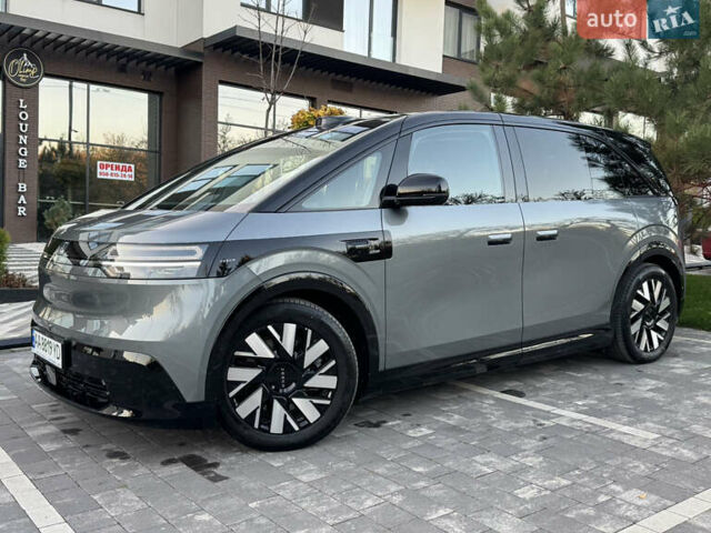 Сірий Zeekr Mix, об'ємом двигуна 0 л та пробігом 1 тис. км за 45999 $, фото 6 на Automoto.ua