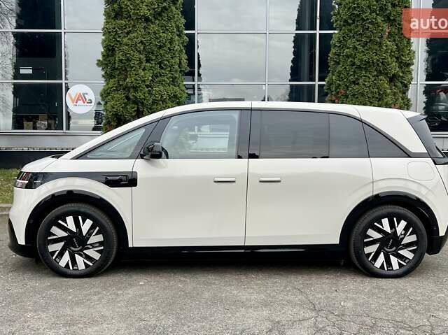 Сірий Zeekr Mix, об'ємом двигуна 0 л та пробігом 3 тис. км за 46500 $, фото 1 на Automoto.ua