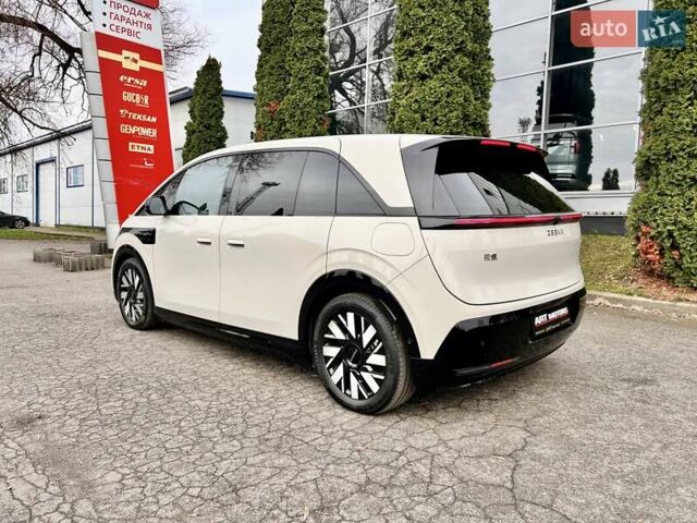 Сірий Zeekr Mix, об'ємом двигуна 0 л та пробігом 3 тис. км за 46500 $, фото 10 на Automoto.ua