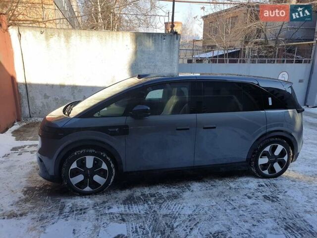 Серый Zeekr Mix, объемом двигателя 0 л и пробегом 1 тыс. км за 48900 $, фото 1 на Automoto.ua