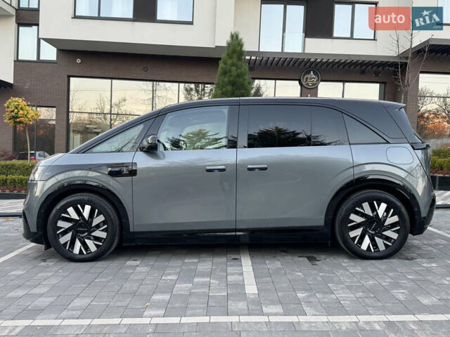 Сірий Zeekr Mix, об'ємом двигуна 0 л та пробігом 1 тис. км за 45999 $, фото 10 на Automoto.ua