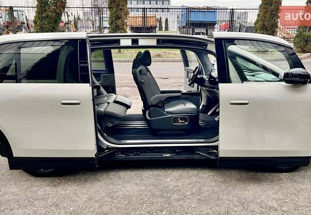 Сірий Zeekr Mix, об'ємом двигуна 0 л та пробігом 3 тис. км за 46500 $, фото 28 на Automoto.ua