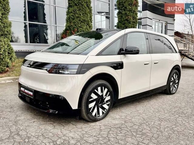 Сірий Zeekr Mix, об'ємом двигуна 0 л та пробігом 3 тис. км за 46500 $, фото 6 на Automoto.ua