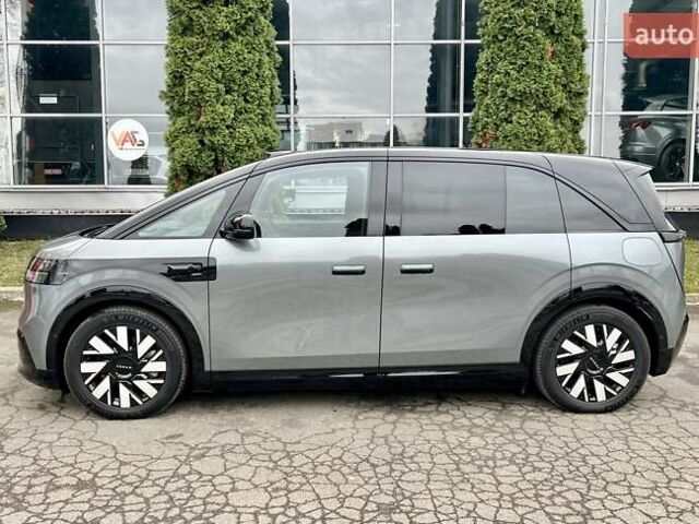 Серый Zeekr Mix, объемом двигателя 0 л и пробегом 3 тыс. км за 46900 $, фото 1 на Automoto.ua