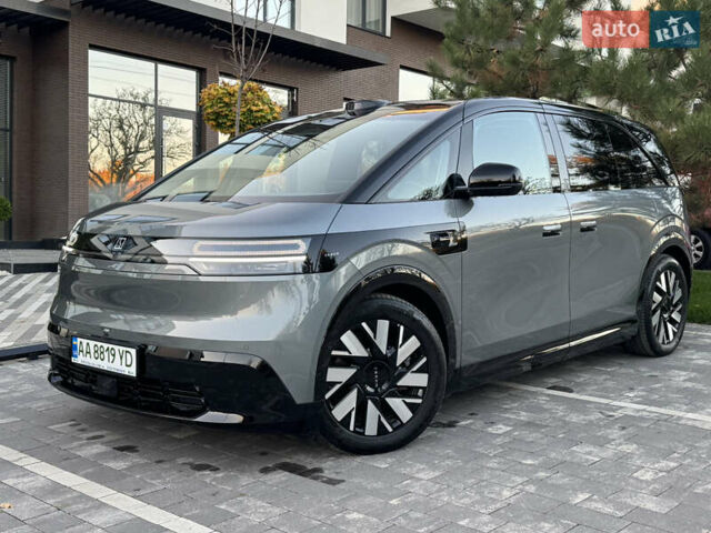 Сірий Zeekr Mix, об'ємом двигуна 0 л та пробігом 1 тис. км за 45999 $, фото 4 на Automoto.ua