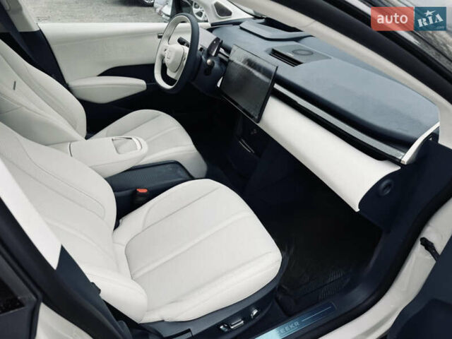 Білий Zeekr X, об'ємом двигуна 0 л та пробігом 45 тис. км за 27500 $, фото 6 на Automoto.ua