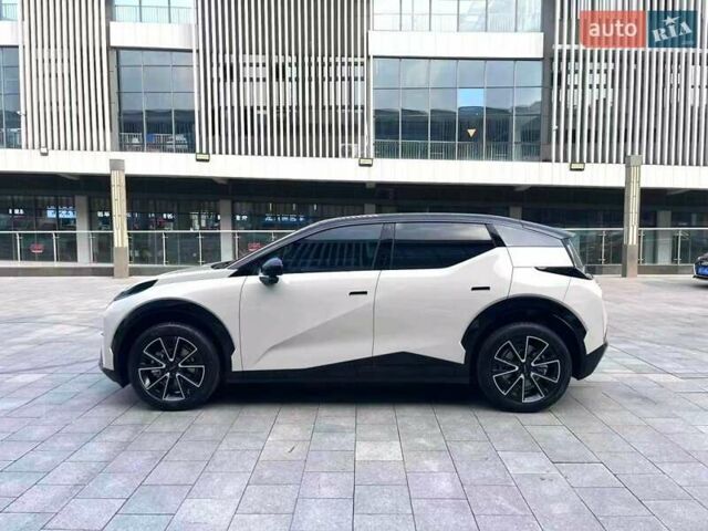 Белый Zeekr X, объемом двигателя 0 л и пробегом 11 тыс. км за 29299 $, фото 2 на Automoto.ua