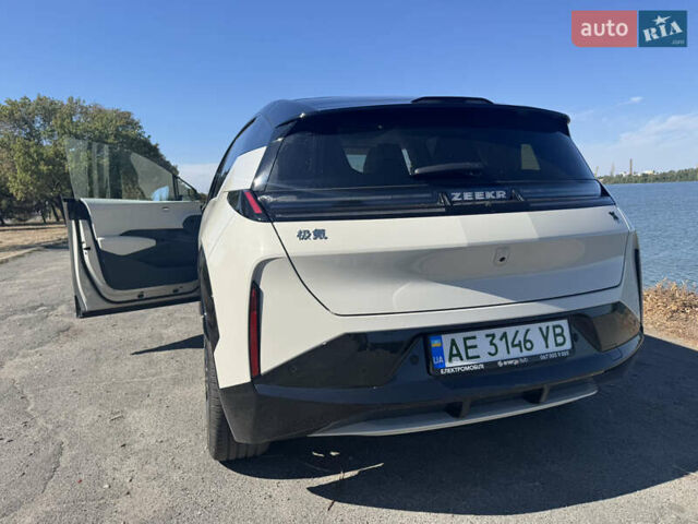 Бежевий Zeekr X, об'ємом двигуна 0 л та пробігом 8 тис. км за 28300 $, фото 9 на Automoto.ua