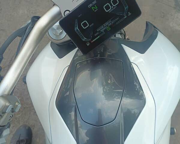 Белый Zontes ZT 310-V, объемом двигателя 0.35 л и пробегом 5 тыс. км за 3100 $, фото 4 на Automoto.ua