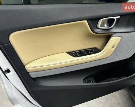 Белый Polestar 2, объемом двигателя 0 л и пробегом 70 тыс. км за 23500 $, фото 7 на Automoto.ua