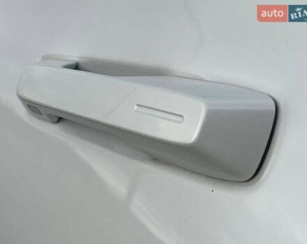 Белый Polestar 2, объемом двигателя 0 л и пробегом 78 тыс. км за 22490 $, фото 9 на Automoto.ua