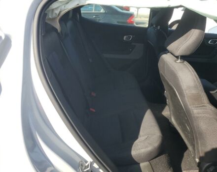 Белый Polestar 2, объемом двигателя 0 л и пробегом 124 тыс. км за 15950 $, фото 9 на Automoto.ua