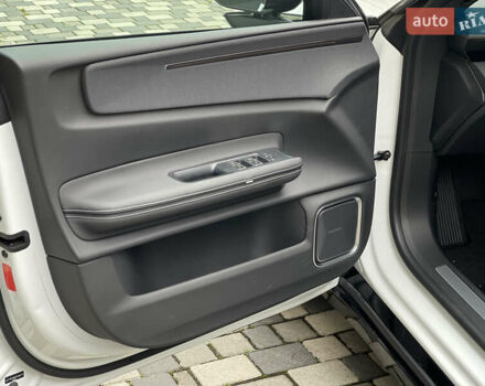 Белый Polestar 4, объемом двигателя 0 л и пробегом 16 тыс. км за 33500 $, фото 7 на Automoto.ua