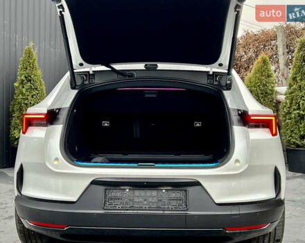 Белый Polestar 4, объемом двигателя 0 л и пробегом 1 тыс. км за 32600 $, фото 12 на Automoto.ua