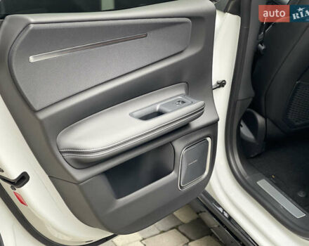 Белый Polestar 4, объемом двигателя 0 л и пробегом 16 тыс. км за 33500 $, фото 9 на Automoto.ua