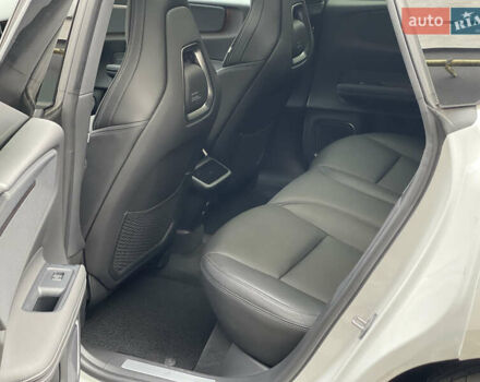 Белый Polestar 4, объемом двигателя 0 л и пробегом 16 тыс. км за 33500 $, фото 10 на Automoto.ua