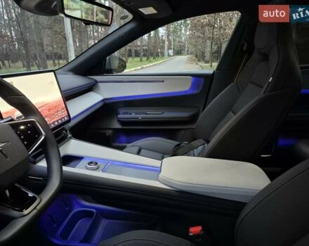 Серый Polestar 4, объемом двигателя 0 л и пробегом 20 тыс. км за 33900 $, фото 3 на Automoto.ua