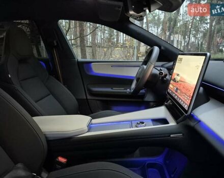 Серый Polestar 4, объемом двигателя 0 л и пробегом 20 тыс. км за 33900 $, фото 4 на Automoto.ua